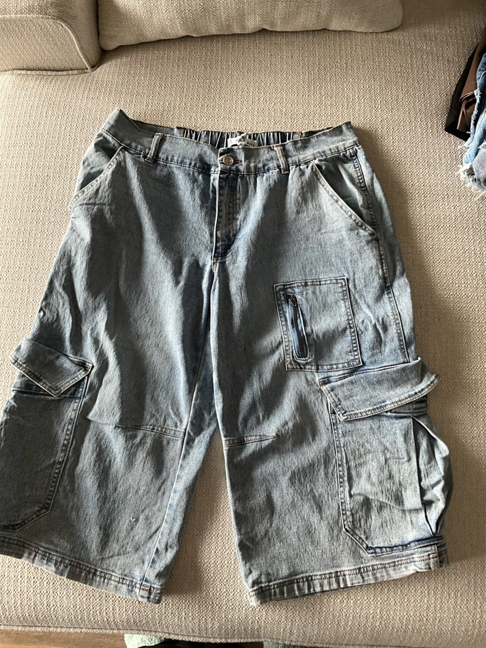 Men's Light Wash Gray Cargo Jeans - Casual Utility Style